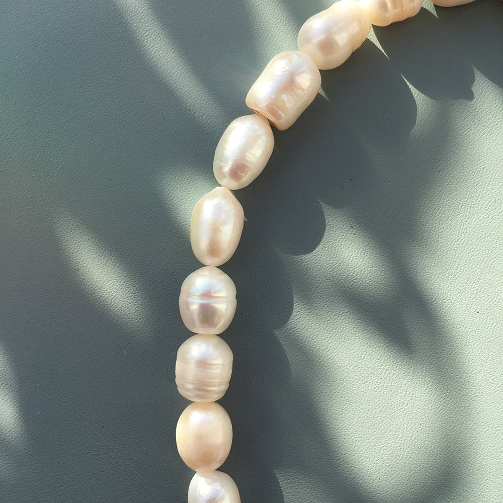 Chunky Pearl Hardware Necklace - Elegant and Versatile Bijou Her