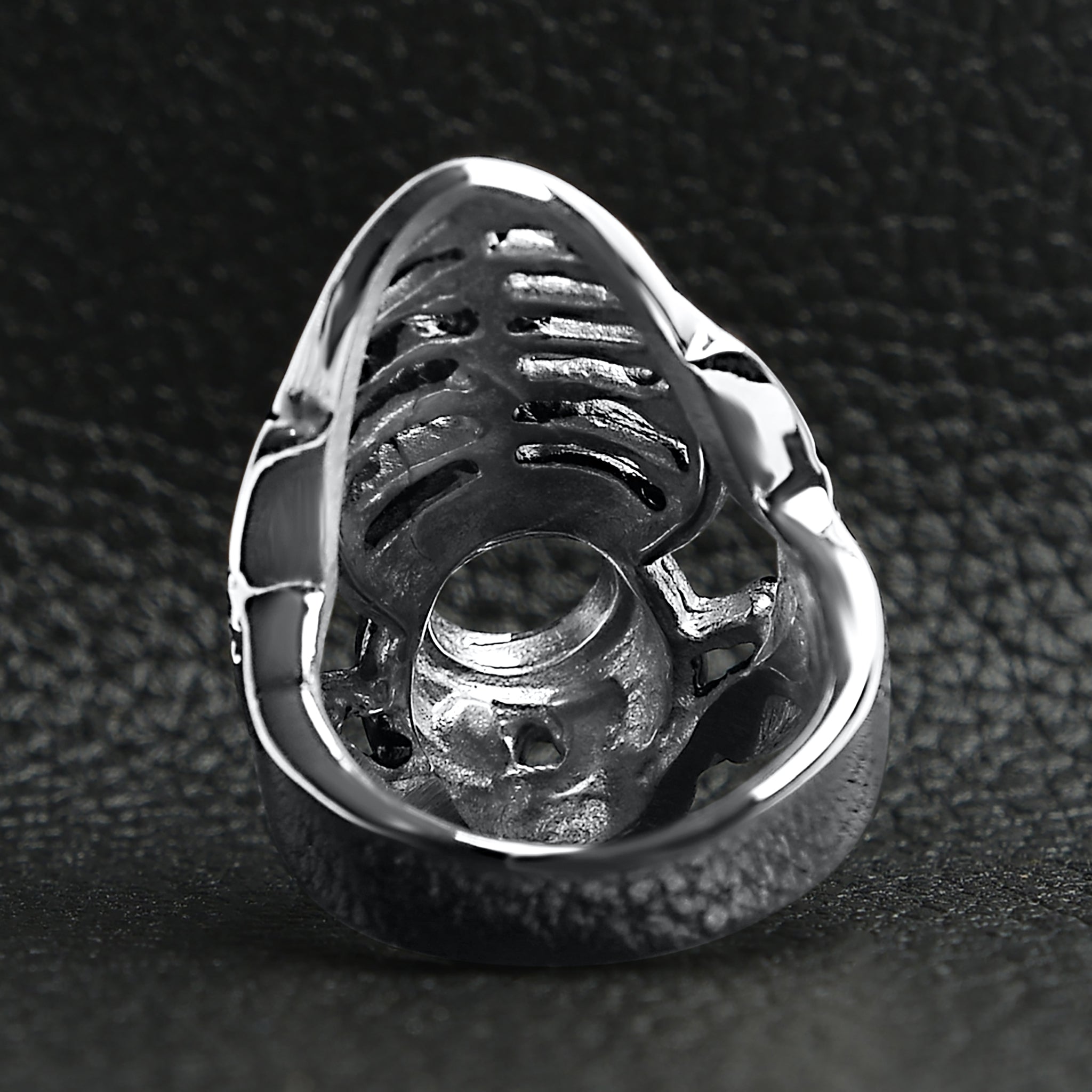 Detailed Skeleton Stainless Steel Ring - Spooky Style for Men - Hypoallergenic & Durable Bijou Her