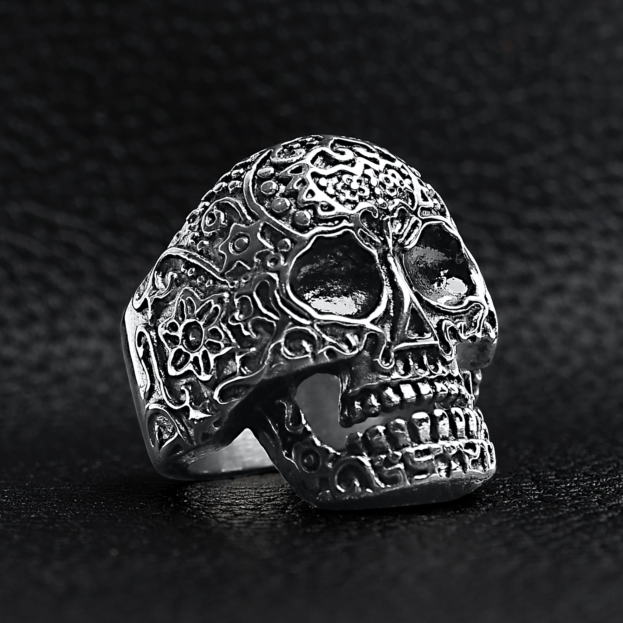 Detailed Skull Stainless Steel Ring - Durable and Hypoallergenic Jewelry for Men Bijou Her