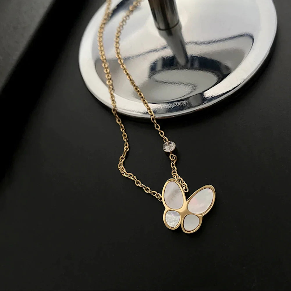 Elegant Women's Butterfly Pendant Necklace - Gold Plated Alloy and Mother of Pearl, 16" + 2" Length
Keywords: women's fashion, fashion accessories, fashion jewelry, gift idea, gifts, necklace Bijou Her