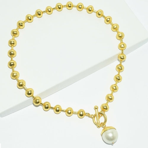 "Gold Chain Necklace with Faux Pearl and Coral-Like Design - 18" Length"
This hypoallergenic necklace features luscious round beads leading to a milky white faux pearl framed in delicate gold fingers that mimic coral. Available in pewter casting Bijou Her