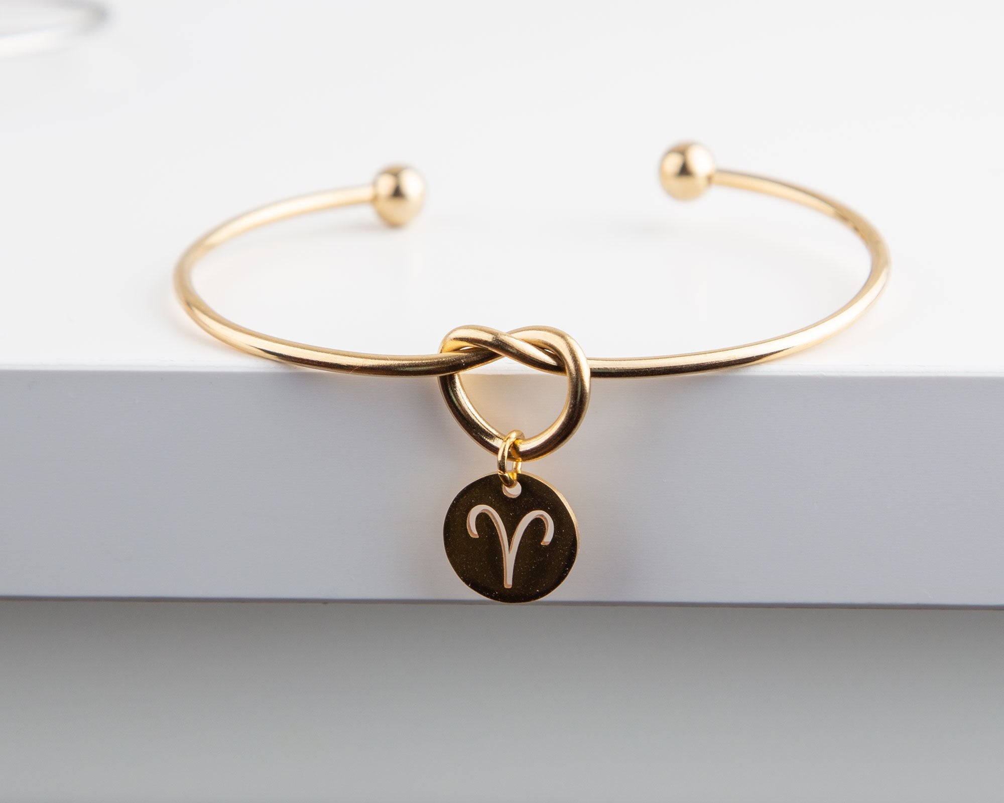 Gold Plated Knot Wire Bracelet with Zodiac Charm - Adjustable Size Bijou Her