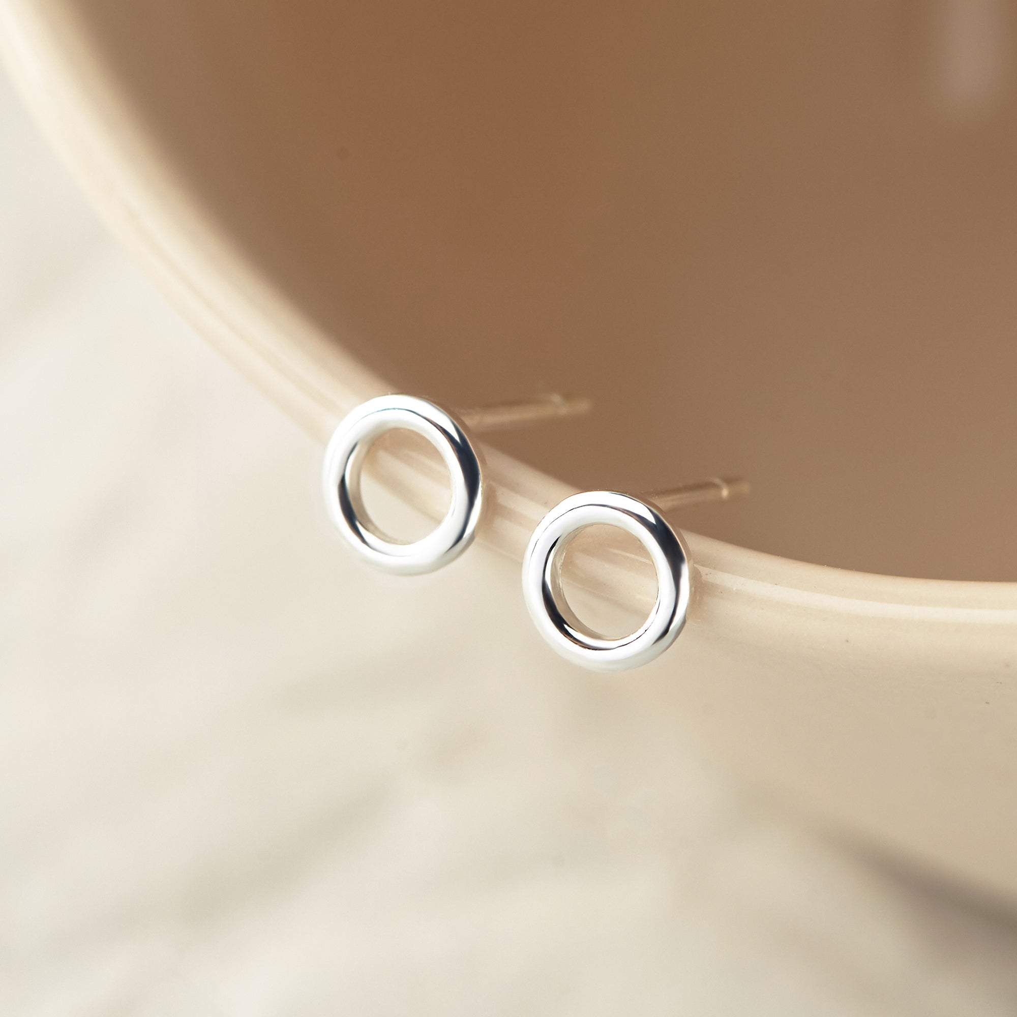 Minimalist Circle Stud Earrings - Dainty and Elegant Jewelry in Silver, Gold, or Rose Gold Finish with 925 Sterling Silver Material and Safe for Sensitive Skin - Earrings - Bijou Her -  -  - 