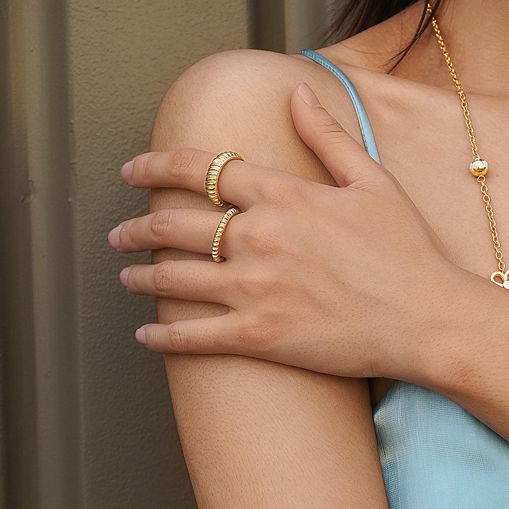 Gold Ribbed Stackable Ring - Minimalist Women's Fashion - Jewelry & Watches - Bijou Her -  -  - 