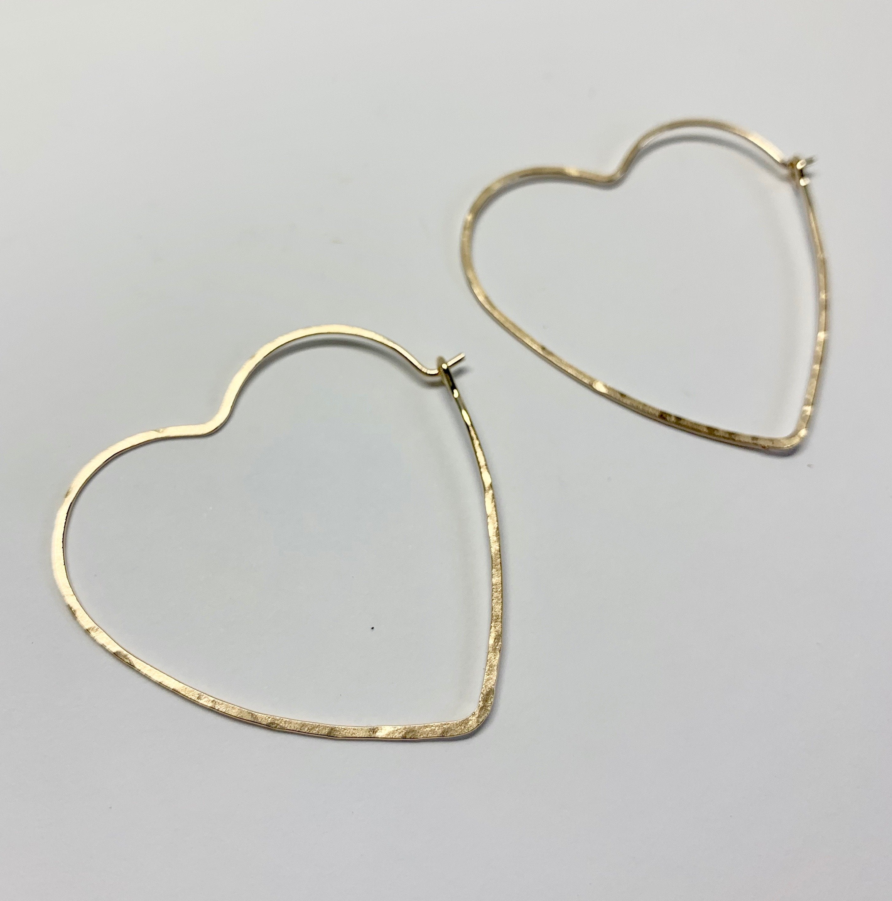 Handmade Heart Hoop Earrings - Elegant and Lightweight Jewelry<p>These classic heart-shaped hoops are hand-formed from 20 gauge wire and feature a hammered texture for added shine. Measuring 1.5" across, they are part of The Spirit Collection and - Jewelry & Watches - Bijou Her -  -  - 