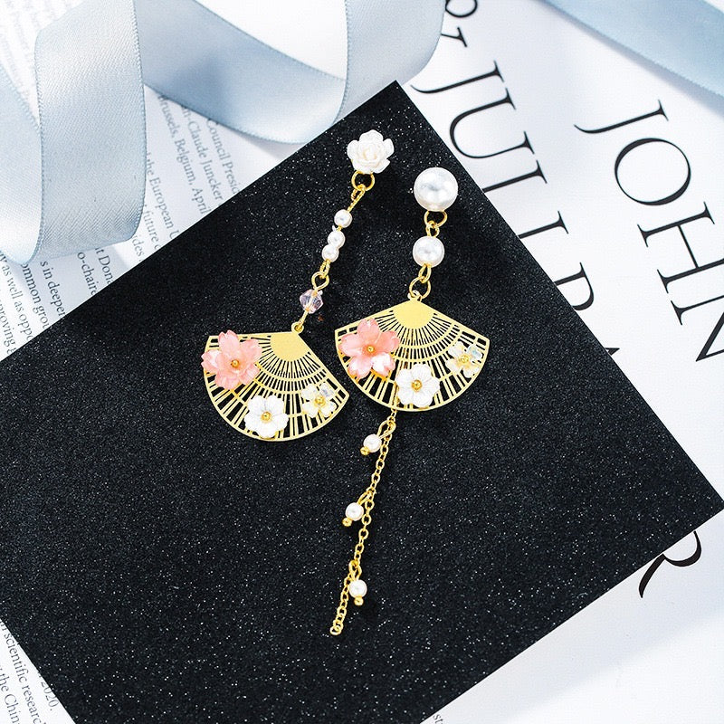 Oriental Flower-on-Fan Earrings with Asymmetric Design and Artificial Crystal and Pearl Materials - Jewelry & Watches - Bijou Her -  -  - 