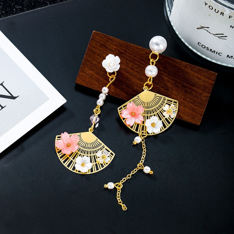 Oriental Flower-on-Fan Earrings with Asymmetric Design and Artificial Crystal and Pearl Materials - Jewelry & Watches - Bijou Her -  -  - 