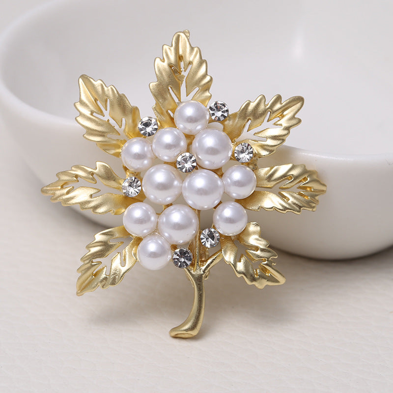 Leaves Matte Brooch Electroplated Pearl Fashion Retro Rhinestone Pin - 0 - Bijou Her - Color -  - 