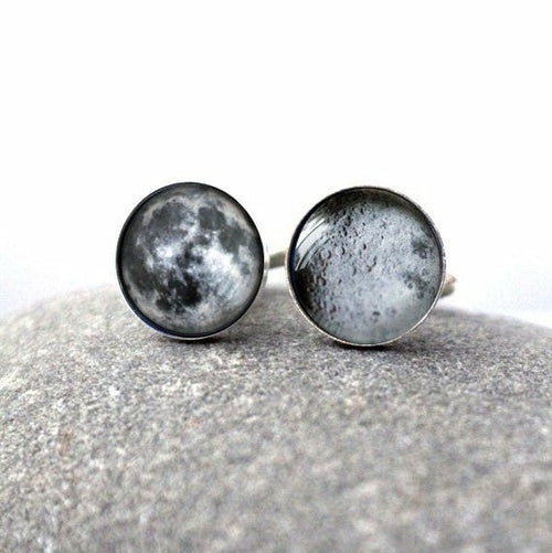 Moon Phases Cufflinks - Antique Bronze or Silver Tone
These handcrafted cufflinks feature the near and far sides of the moon. Perfect for stargazers and French cuff shirt fans. Great for groomsmen, Father's Day, or any occasion. - Jewelry & Watches - Bijou Her - Color -  - 