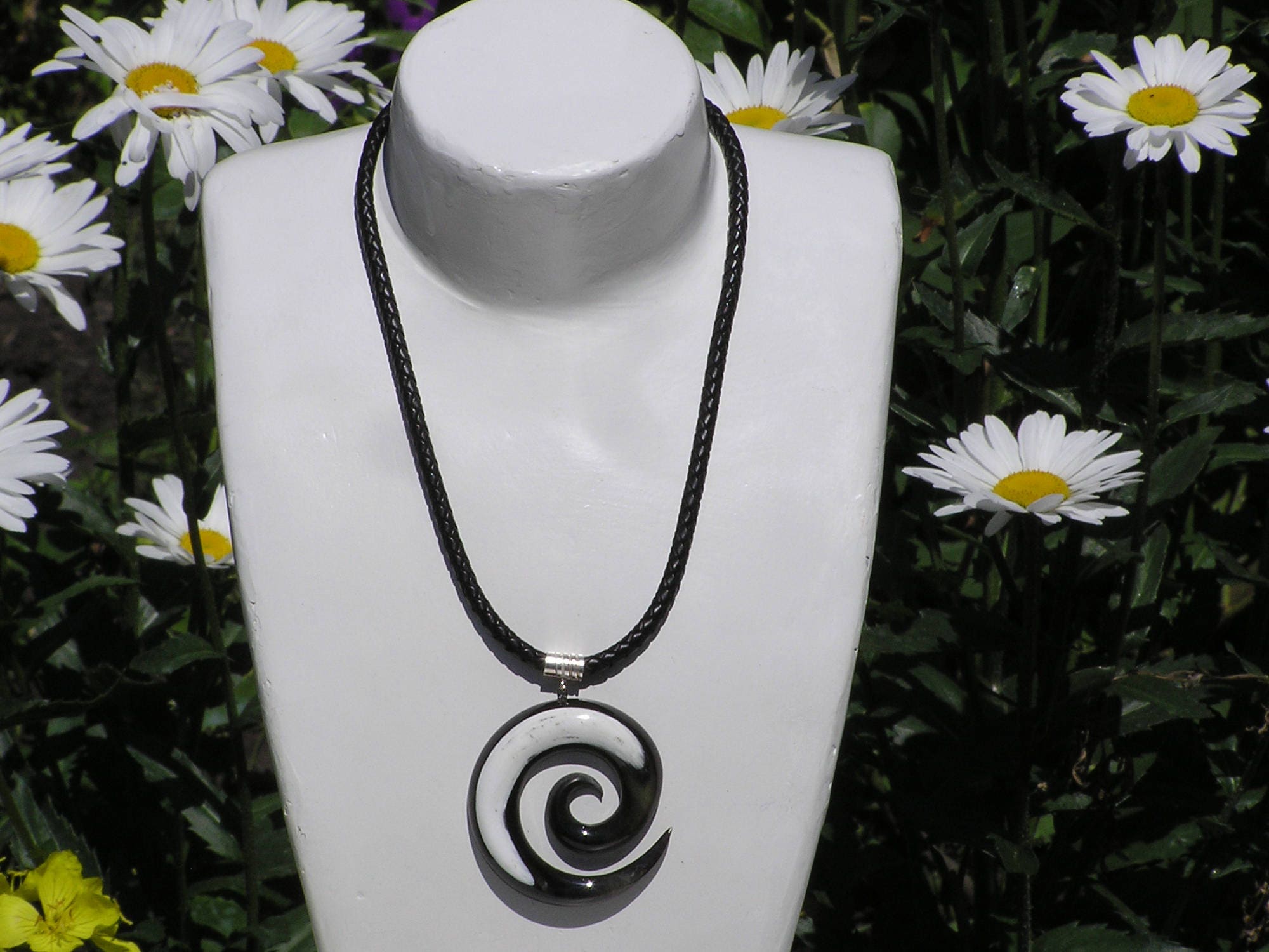 Snail Horn Pendant Necklace - Unique and Elegant Jewelry Piece - Jewelry & Watches - Bijou Her -  -  - 