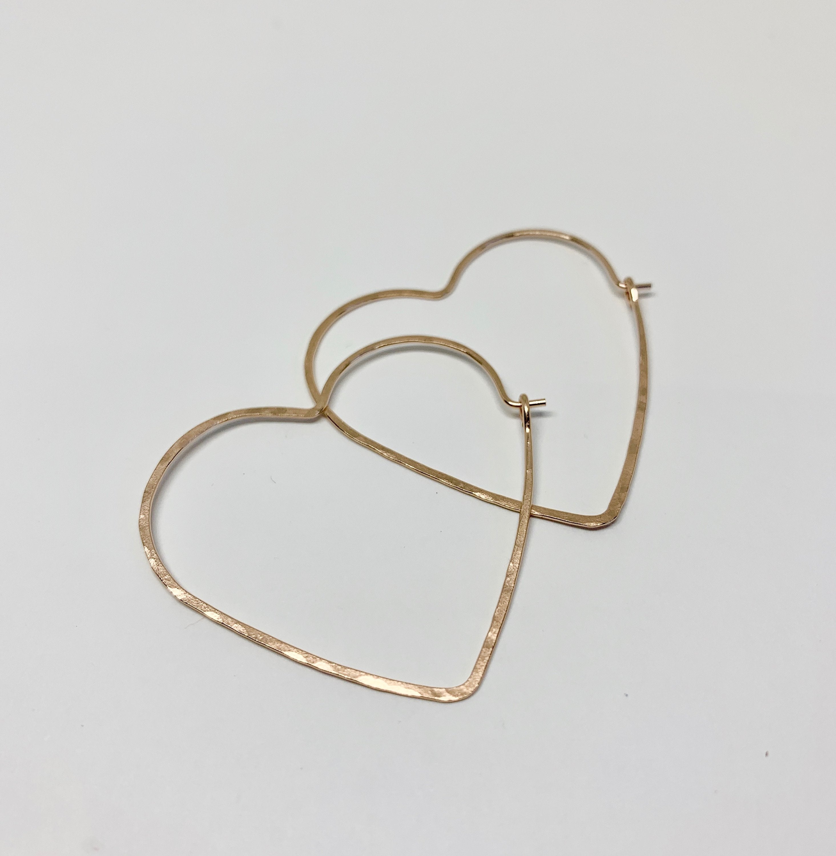 Handmade Heart Hoop Earrings - Elegant and Lightweight Jewelry<p>These classic heart-shaped hoops are hand-formed from 20 gauge wire and feature a hammered texture for added shine. Measuring 1.5" across, they are part of The Spirit Collection and - Jewelry & Watches - Bijou Her -  -  - 